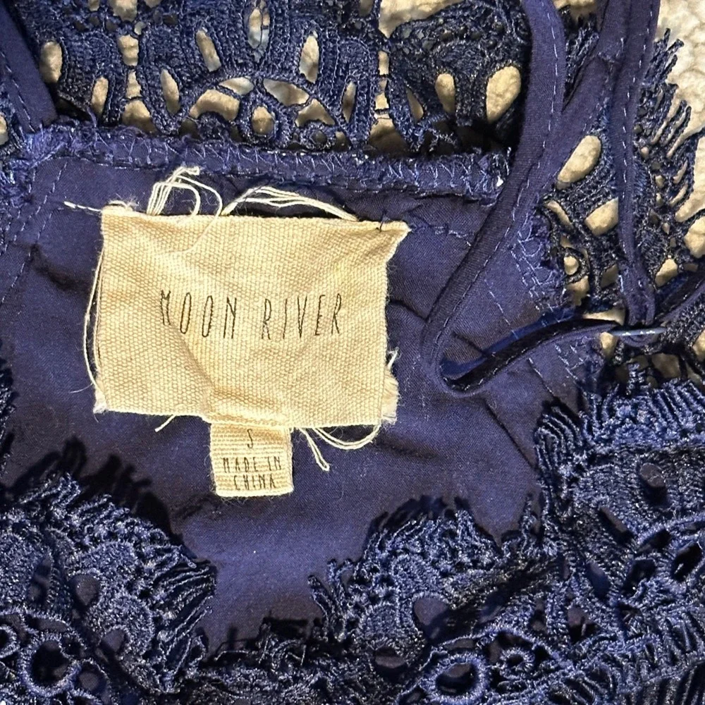Moon River Navy Blue Floral Plisse Maxi Dress Lace Trim Adjustable Straps Small